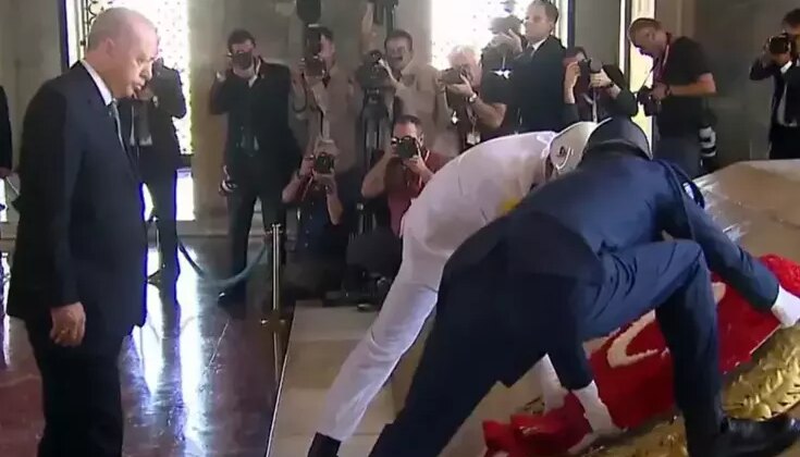 Devletin zirvesi Anıtkabir’de! Erdoğan’dan özel deftere çarpıcı not: Boş durmuyorlar