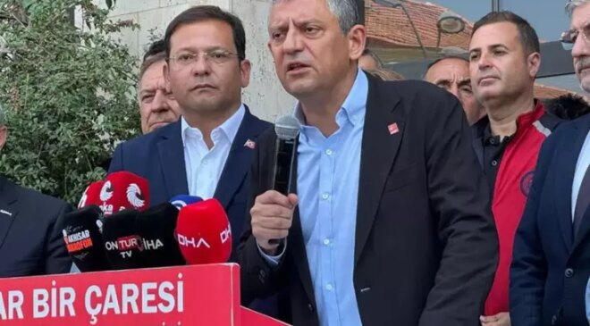 Özgür Özel, ziyarete gittiği ilçede depreme yakalandı