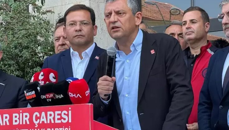 Özgür Özel, ziyarete gittiği ilçede depreme yakalandı