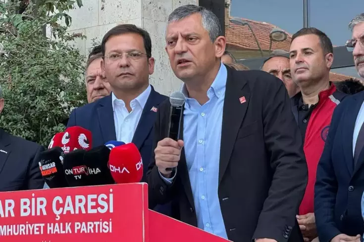 ozgur ozel ziyarete gittigi ilcede depreme 18962021 4379 amp