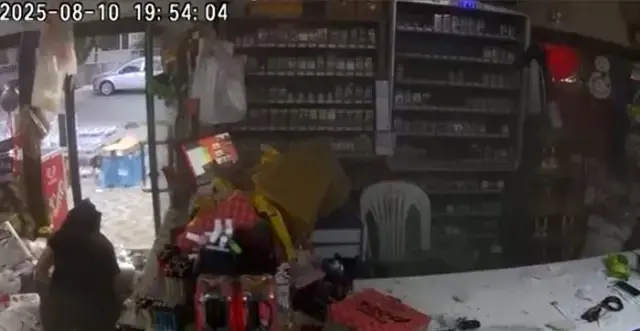 Balıkesir depremi market kamerasında! Ortalık savaş alanına dönmüş