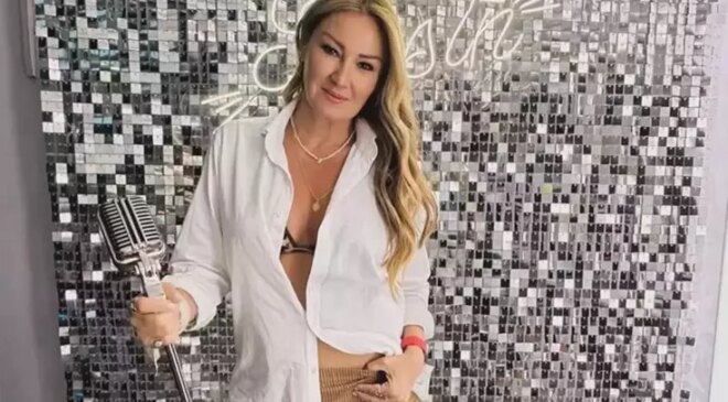 Tatilde bile sporu bırakmadı! Pınar Altuğ’dan yoga şovu