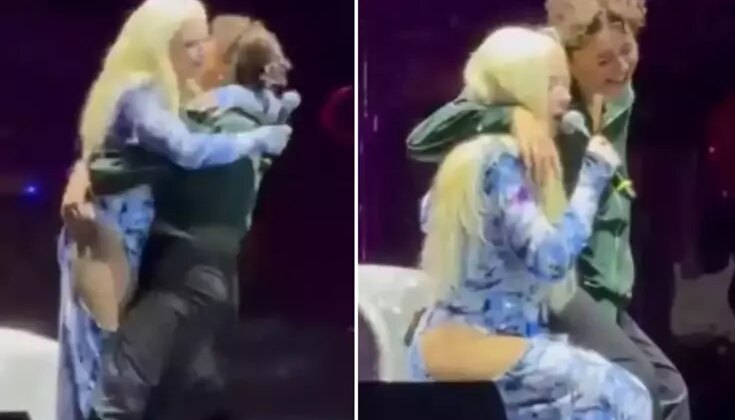 Ece Seçkin konserinde sahneye çıkan Yasemin Minguzzi, oğlunun en sevdiği şarkıyı söyledi