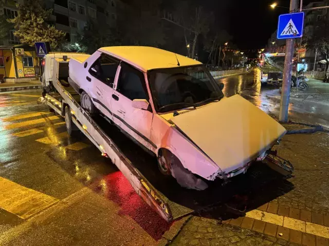 Alkollü ve ehliyetsiz kadın sürücü dehşet saçtı