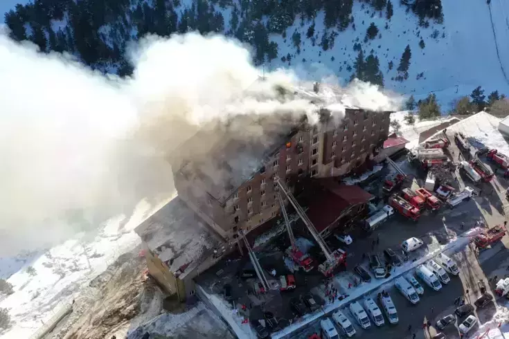 Bolu'daki Grand Kartal Otel yangını soruşturmasında 9 bürokrata yurt dışı çıkış yasağı 3 bolu daki grand kartal otel yangini 19344505 1149 amp