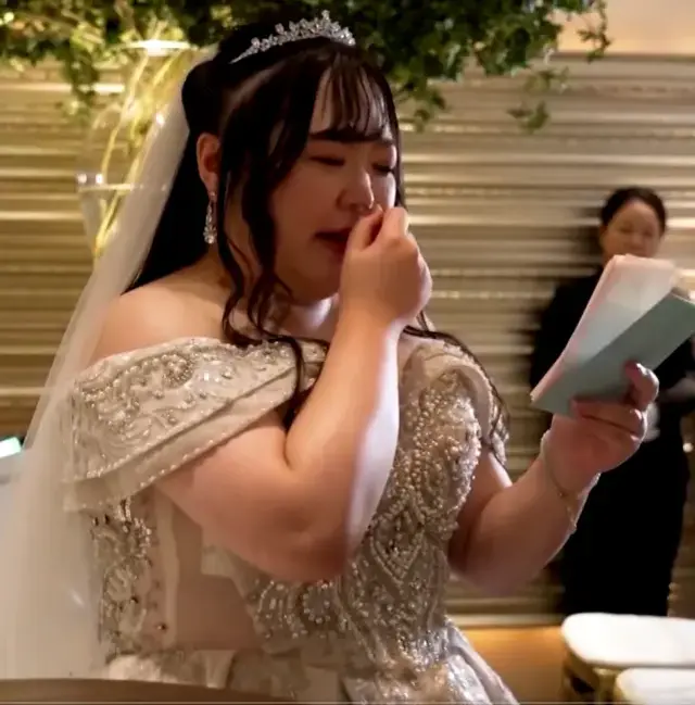 Japon kadın yapay zeka karakteri ile evlendi, gelinlik giyip d&uuml;ğ&uuml;n yaptı