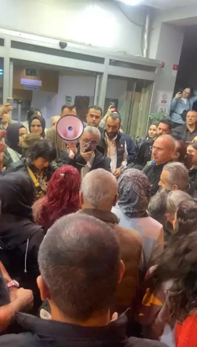 İstanbul'un &uuml;nl&uuml; hastanesi kapılarını kapattı, bir gecede 200 kişi işten &ccedil;ıkarıldı