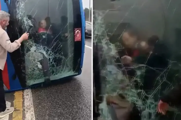 Kağıthane'de devrilen cezaevi nakil aracından yaralıların kurtarılma anları görüntülendi 3 kagithane de devrilen cezaevi nakil aracindan 19516498 9772 amp