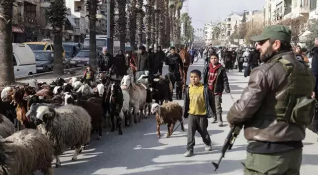 YPG'ye verilen süre doldu, Suriye ordusu operasyona başladı YPG'ye verilen süre doldu, Suriye ordusu operasyona başladı