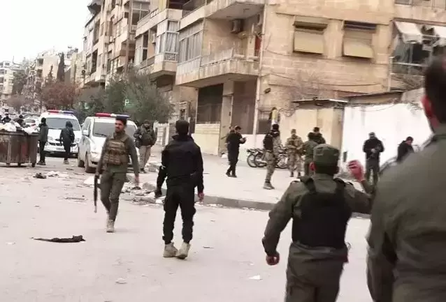 YPG'ye verilen süre doldu, Suriye ordusu operasyona başladı YPG'ye verilen süre doldu, Suriye ordusu operasyona başladı