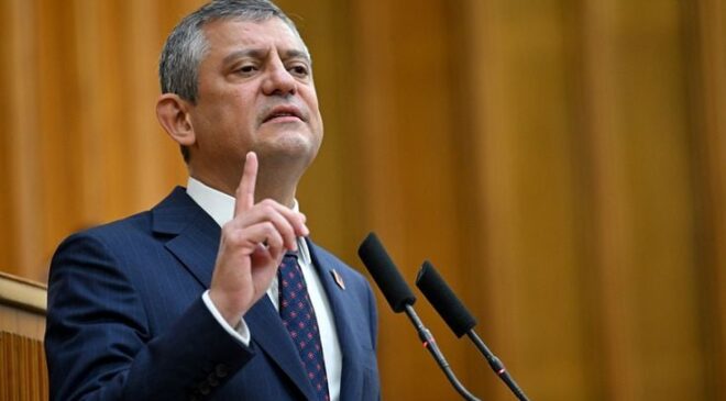 CHP lideri Özgür Özel, tutuklanan başkana sahip çıktı: Onunla gurur duyuyoruz