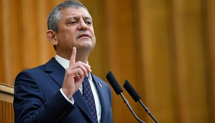 CHP lideri Özgür Özel, tutuklanan başkana sahip çıktı: Onunla gurur duyuyoruz